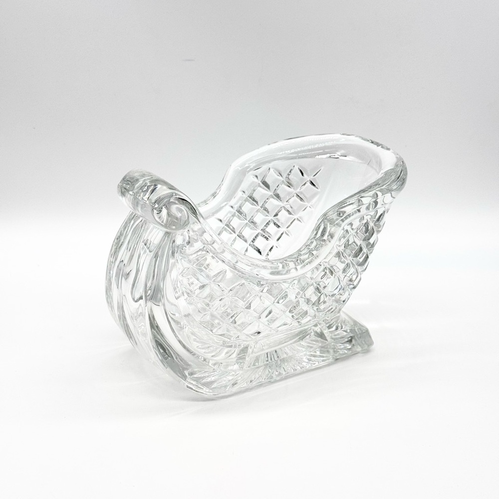 St. George 24% lead crystal Santa sleigh